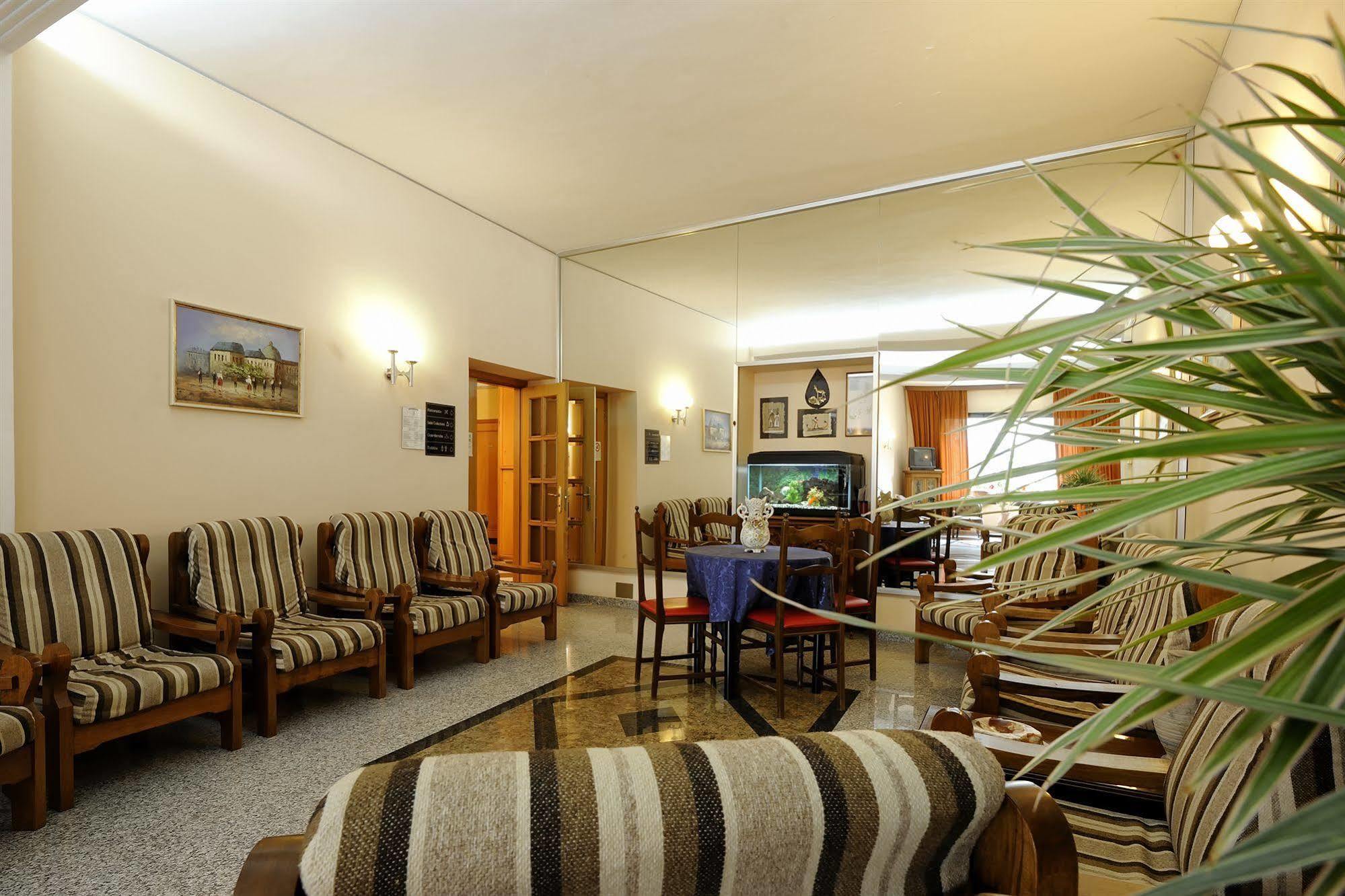 Hotel Bertusi 포레타테르메 외부 사진