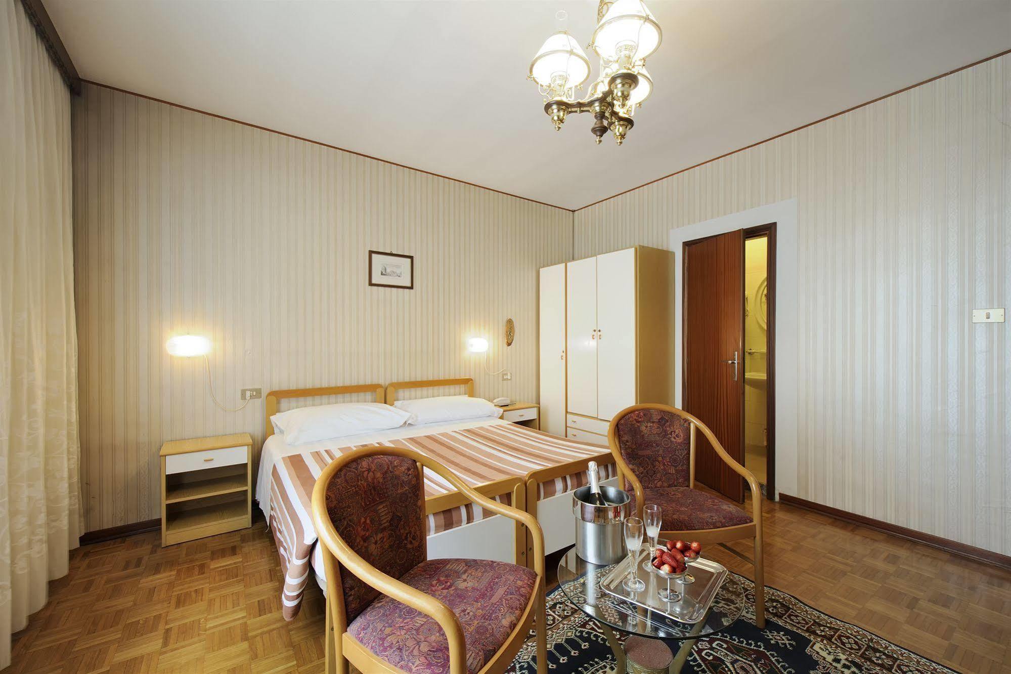 Hotel Bertusi 포레타테르메 외부 사진