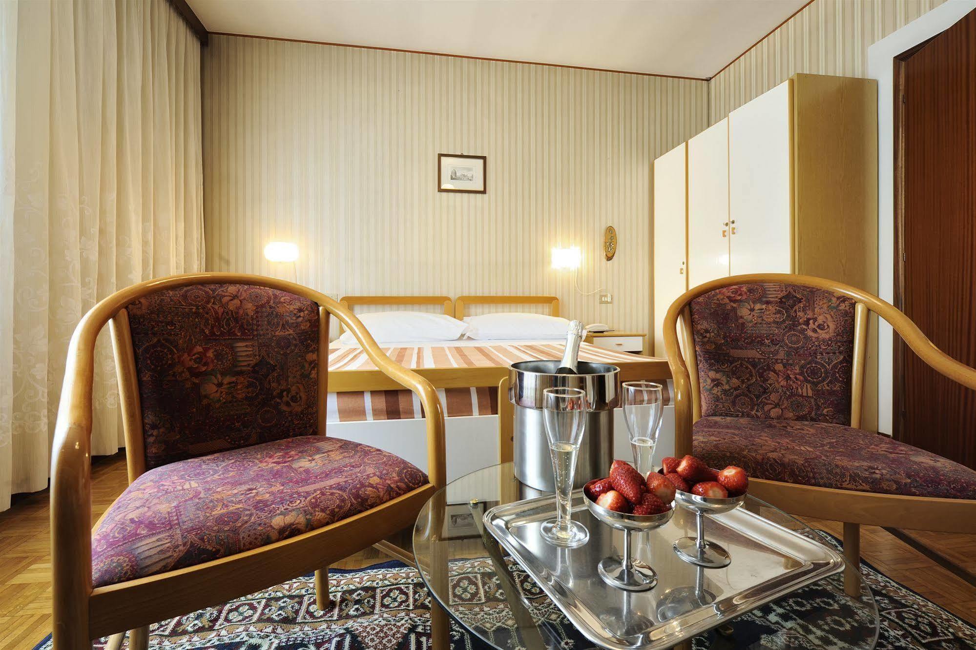 Hotel Bertusi 포레타테르메 외부 사진
