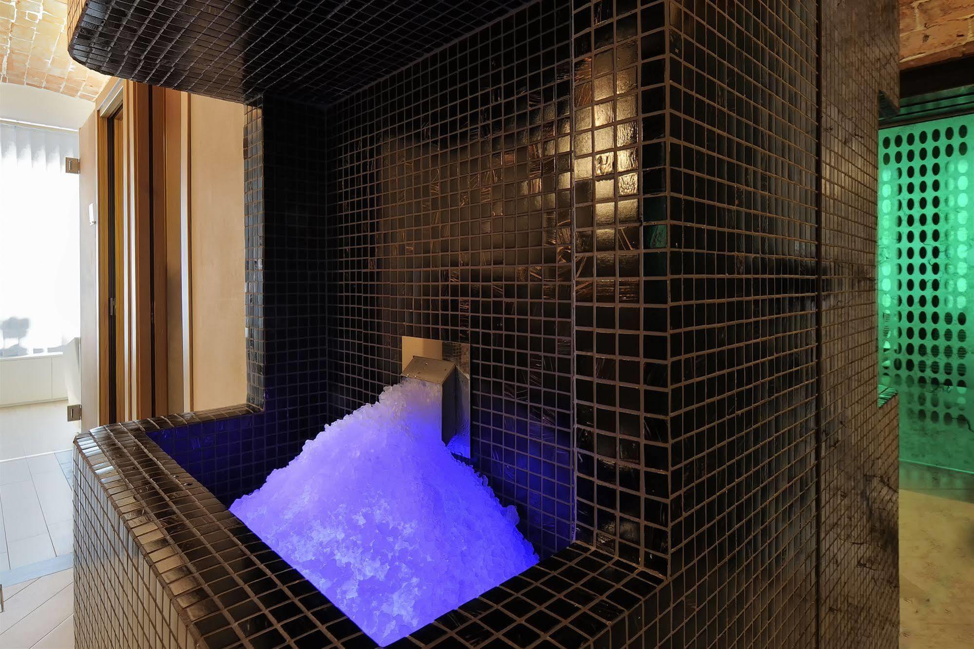 Hotel Bertusi 포레타테르메 외부 사진