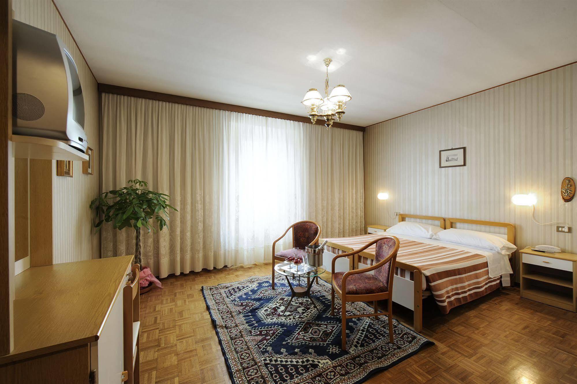 Hotel Bertusi 포레타테르메 외부 사진
