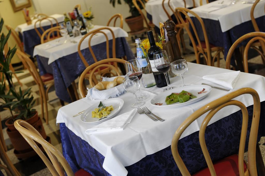 Hotel Bertusi 포레타테르메 외부 사진